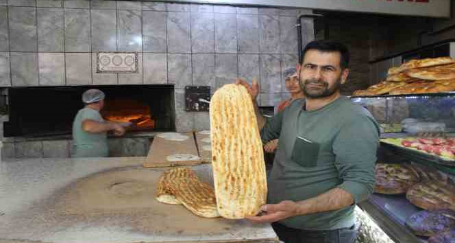 Iğdır’da fırınlarda Ramazan pidesi mesaisi