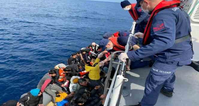 Ayvacık açıklarında 35 kaçak göçmen yakalandı