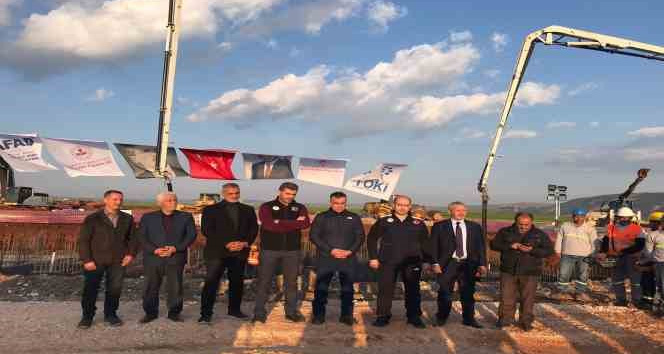 Vali Çağatay, video konferansla Adıyaman’daki kalıcı konutların temel atma törenine bağlandı