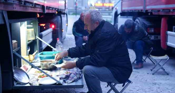 Tır şoförlerinin sınır hattında iftar telaşı