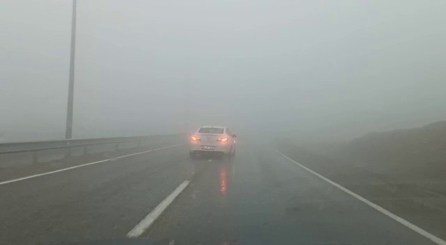 Siirt’te etkili olan sis görüş mesafesini 10 metreye kadar düşürdü