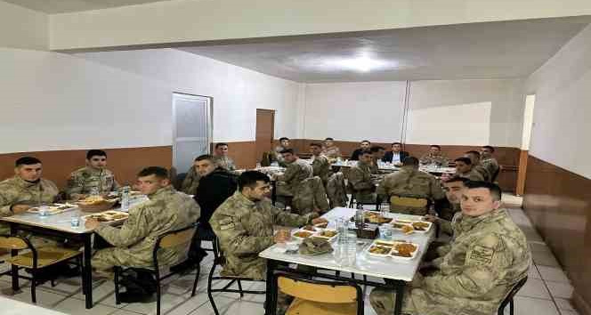 Kaymakam Karakaş, jandarmayla iftar açtı