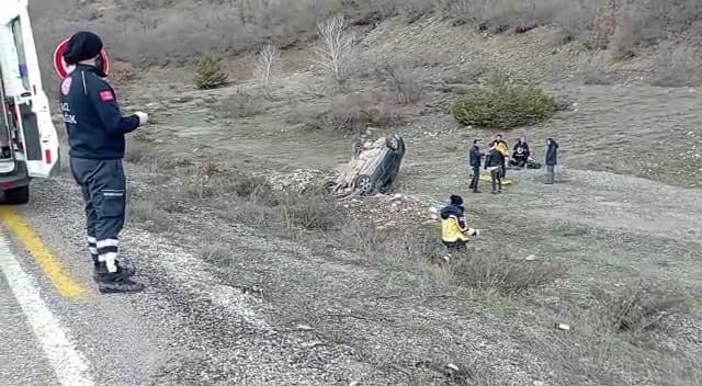 Tunceli’de otomobil şarampole yuvarlandı: 2 yaralı