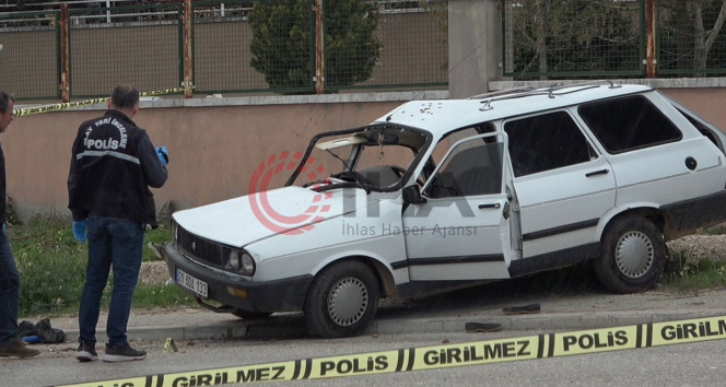 Beton mikseri otomobile çarptı; Anne öldü, oğlu yaralandı