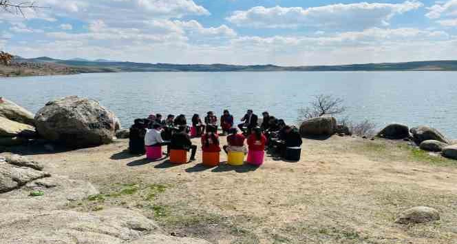 Kütüphane Haftası’nda manzaraya karşı kitapları konuştular