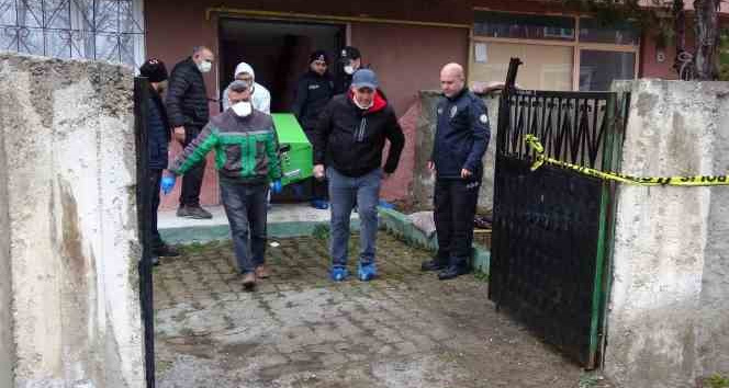 Boşanma aşamasındaki eşini bıçaklayarak öldürdü, kaynanasını da yaraladı