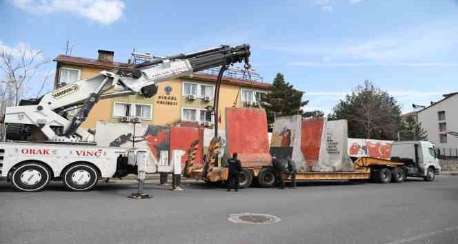 Kaldırımdaki beton bariyerler kaldırıldı