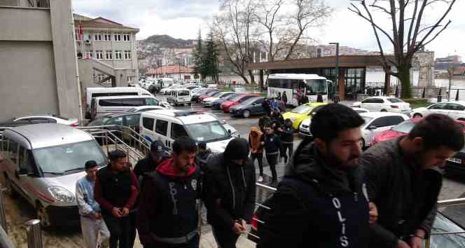 Çekilişle telefon vaat eden dolandırıcılık şebekesine 10 tutuklama