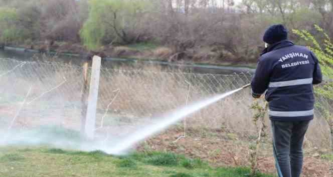 Yaahşihan’da larva ilaçlaması sürüyor