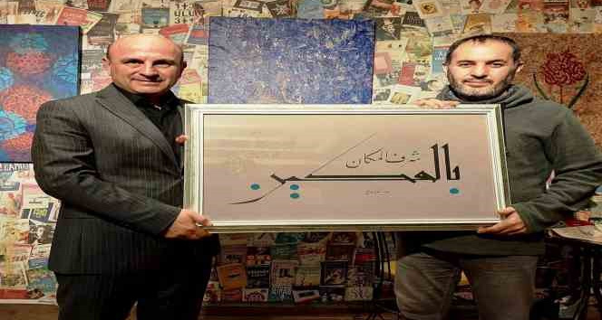 Oral, depremzedeler için tablo satın aldı