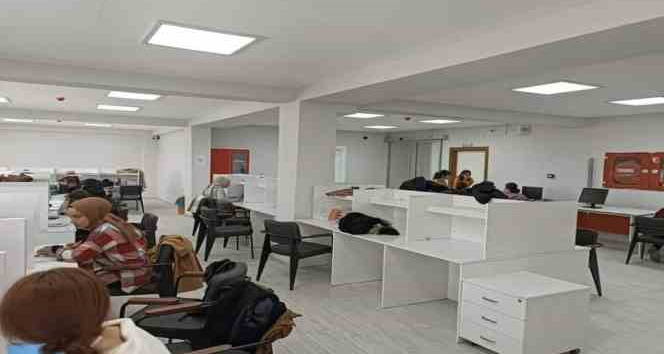 Bilgi evinde öğrencilere sessiz ve konforlu çalışma ortamı sunuluyor