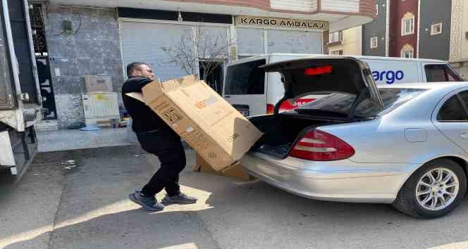 Engelli depremzede çocuklara tekerlekli sandalye desteği