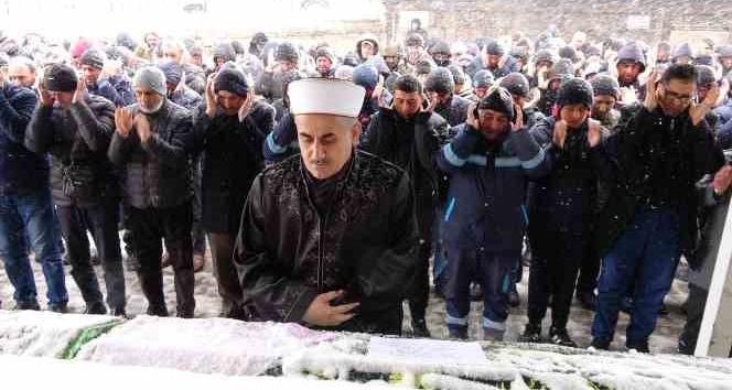 Yozgat’ta eşi tarafından öldürülen kadın son yolculuğuna uğurlandı