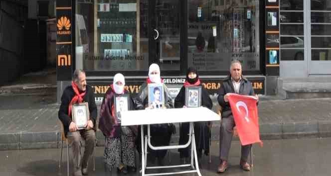 Aileler fırtınaya rağmen eylemlerine devam etti
