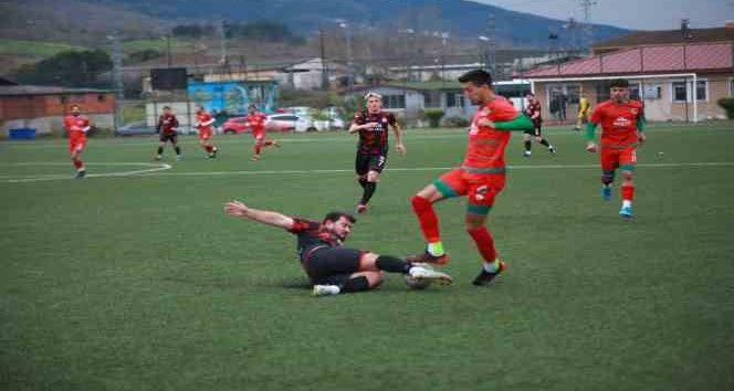 Akınspor şampiyonluk yarışını takip etti