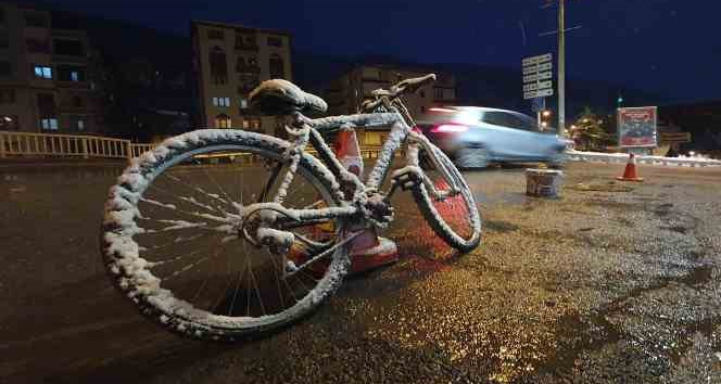 Gümüşhane’de kar yağışı etkili oluyor