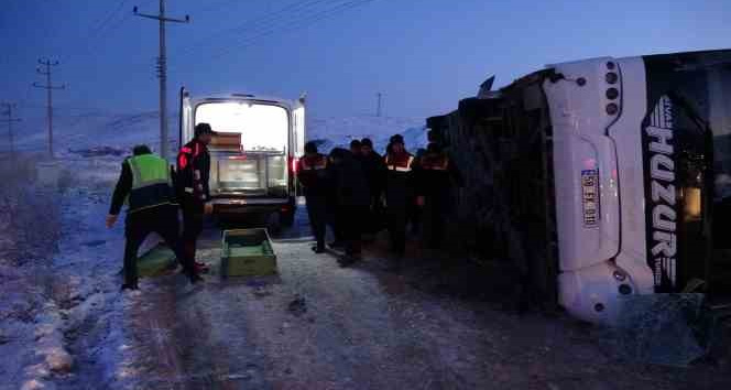 Kontrolden çıkan yolcu otobüsü devrildi: 1 ölü, 25 yaralı