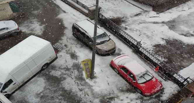 Güne beyaz örtüyle uyandılar
