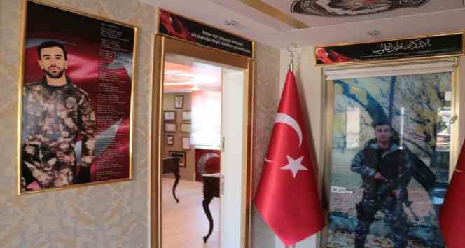 Depremde şehidin anı odasında tablo dahi düşmemiş