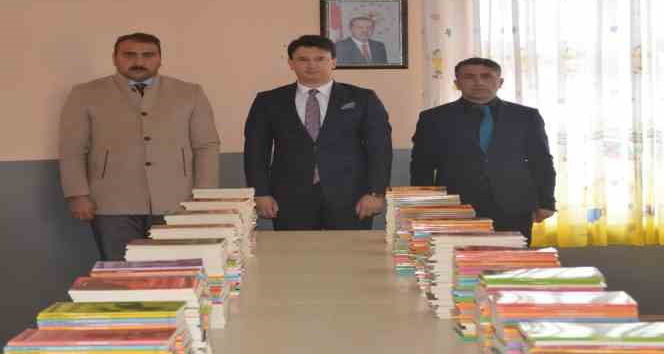Bingöl’de köy okullarına kitap seti hediye edildi