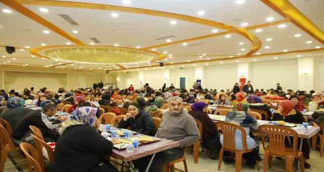 Başkan Kibar: "Her gün bin 300 vatandaşımız iftar soframızda buluşuyor"