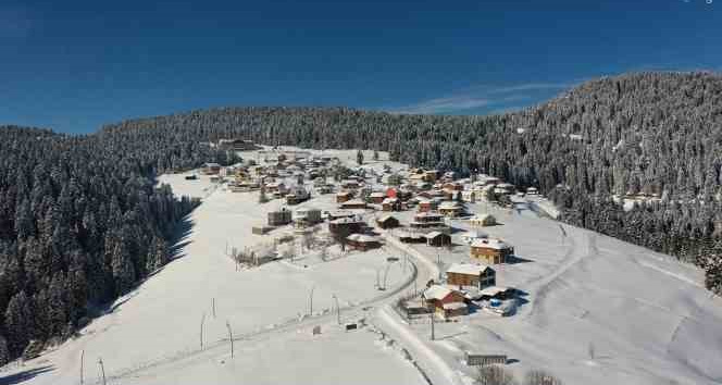 Beyaz örtüyle kaplanan Kulakkaya Yaylası drone ile görüntülendi