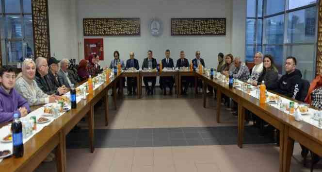 Rektör Özölçer, iftarda huzurevi sakinleriyle buluştu