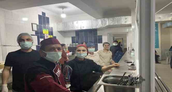 Uludere kaymakamı öğretmen ve öğrencilerle iftarda buluştu