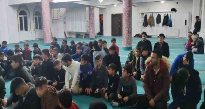 Şırnaklı öğrenciler teravih namazında buluşuyor