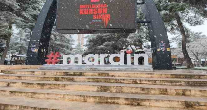 Mardin’de Mart ayının son gününde kar yağışı sürprizi