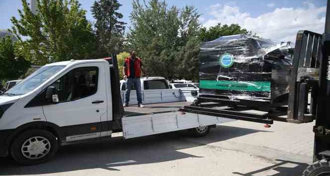 Mama üretim makineleri sokak hayvanlarına temiz mama sağlıyor