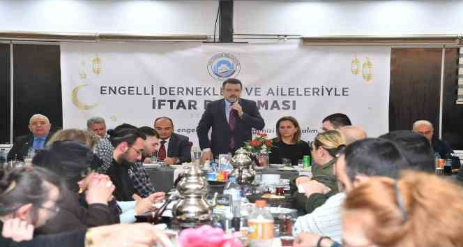 Başkan Genç, özel gereksinimli bireylerle iftarda buluştu