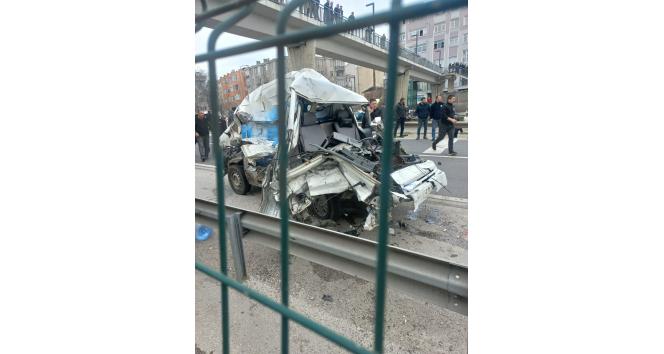 Silivri’de aralarında cezaevi personelini taşıyan servisin de olduğu zincirleme kazada 27 kişi yaralandı