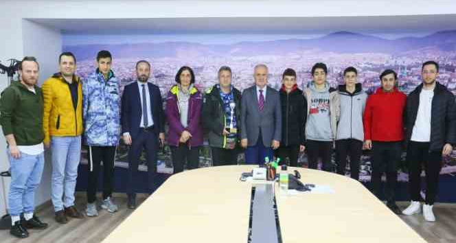 Derincespor Çim Hokeyi Takımı’ndan önemli başarı