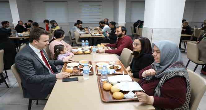 Erzincan’da depremzedelere iftar programı düzenlendi