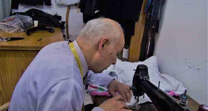 60 yıllık terzi: "60 senedir zevkle yapıyorum ama bu mesleğin kaybolmasına çok üzülüyorum"