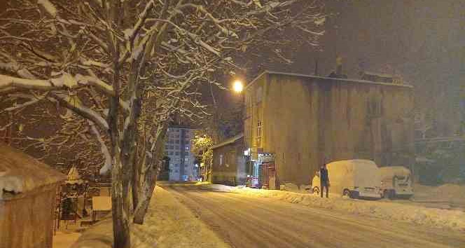 Yağan karla beyaza bürünen Bitlis havadan görüntülendi