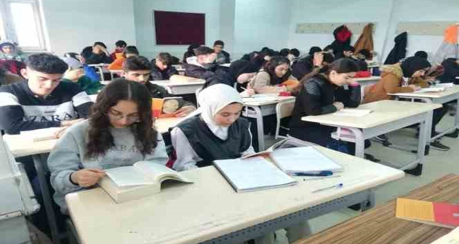 Kozluk’ta kitap okuma seferberliği vatandaşlar tarafından ilgiyle karşılandı