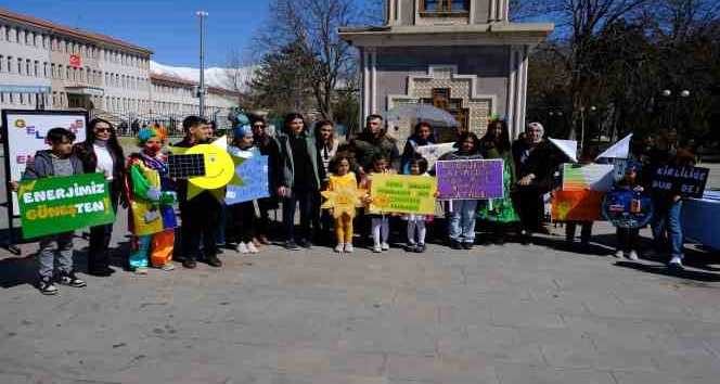 ’’Geleceğe Enerjin Kalsın” isimli uluslararası eTwinning projesi renkli görüntüler oluşturdu