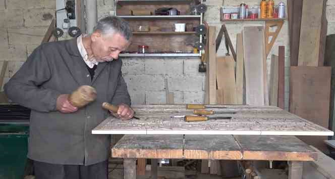 "Yiğit düştüğü yerden kalkar" dedi, işinin başına geçti: Selçuklu ve Osmanlı motiflerini ahşaba işliyor