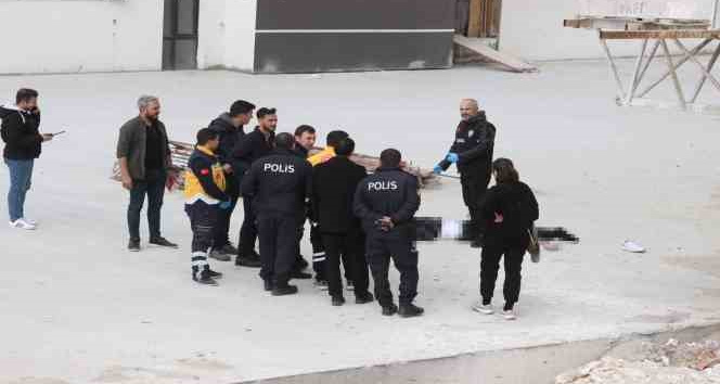Sahurda evinden ayrılan genç, 11 katlı bina inşaatında ölü bulundu