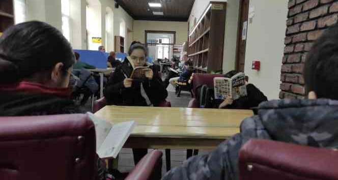 Ardahan’da Kütüphane Haftasında okuma etkinliği düzenlendi