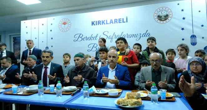 Bakan Kirişci, depremzedeler ile iftarda buluştu