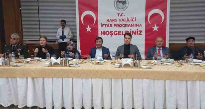 Vali Öksüz’den, şehit yakınları ve gazilere iftar