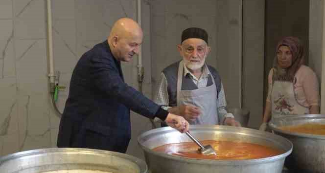 (Özel) Vasiyetiyle 33 yıldır iftar yemeği dağıtılıyor