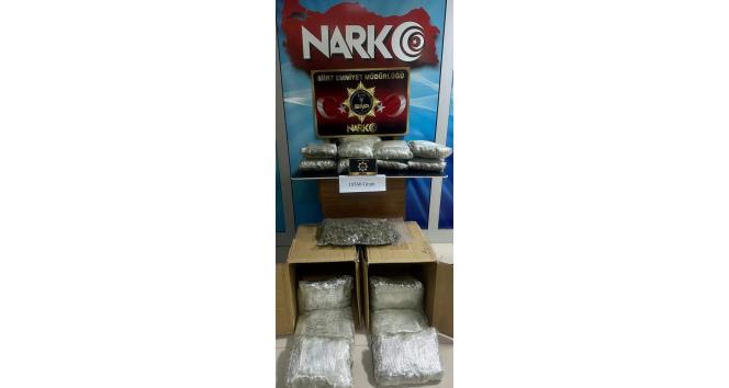 Siirt’te kargo paketinde uyuşturucu madde ele geçirildi