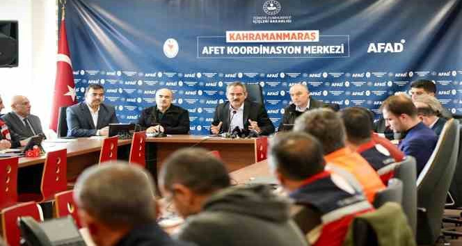 Bakan Özer "umut verici" diyerek açıkladı: "22 bin 145 öğrencimiz nakillerini tekrar bölgeye aldırdı"