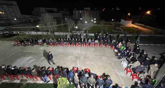 Vali Bilgin, ilçede vatandaşlarla iftarını açtı