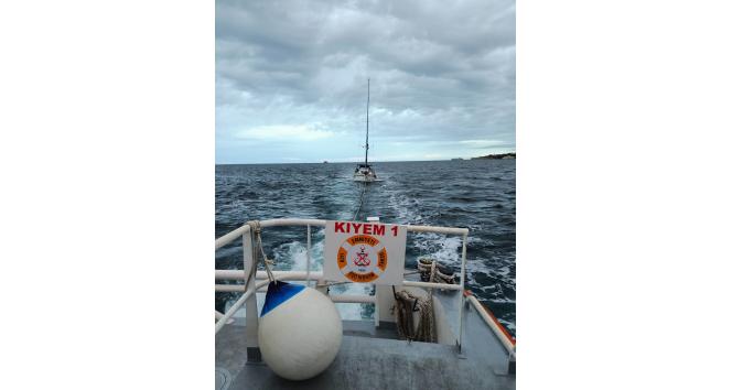 Çanakkale Boğazı’nda yat makine arızası yaptı