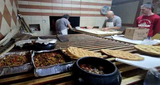 Çemişgezek’te fırıncıların yoğun Ramazan mesaisi devam ediyor
